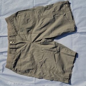 Gloria Vanderbilt khaki shorts